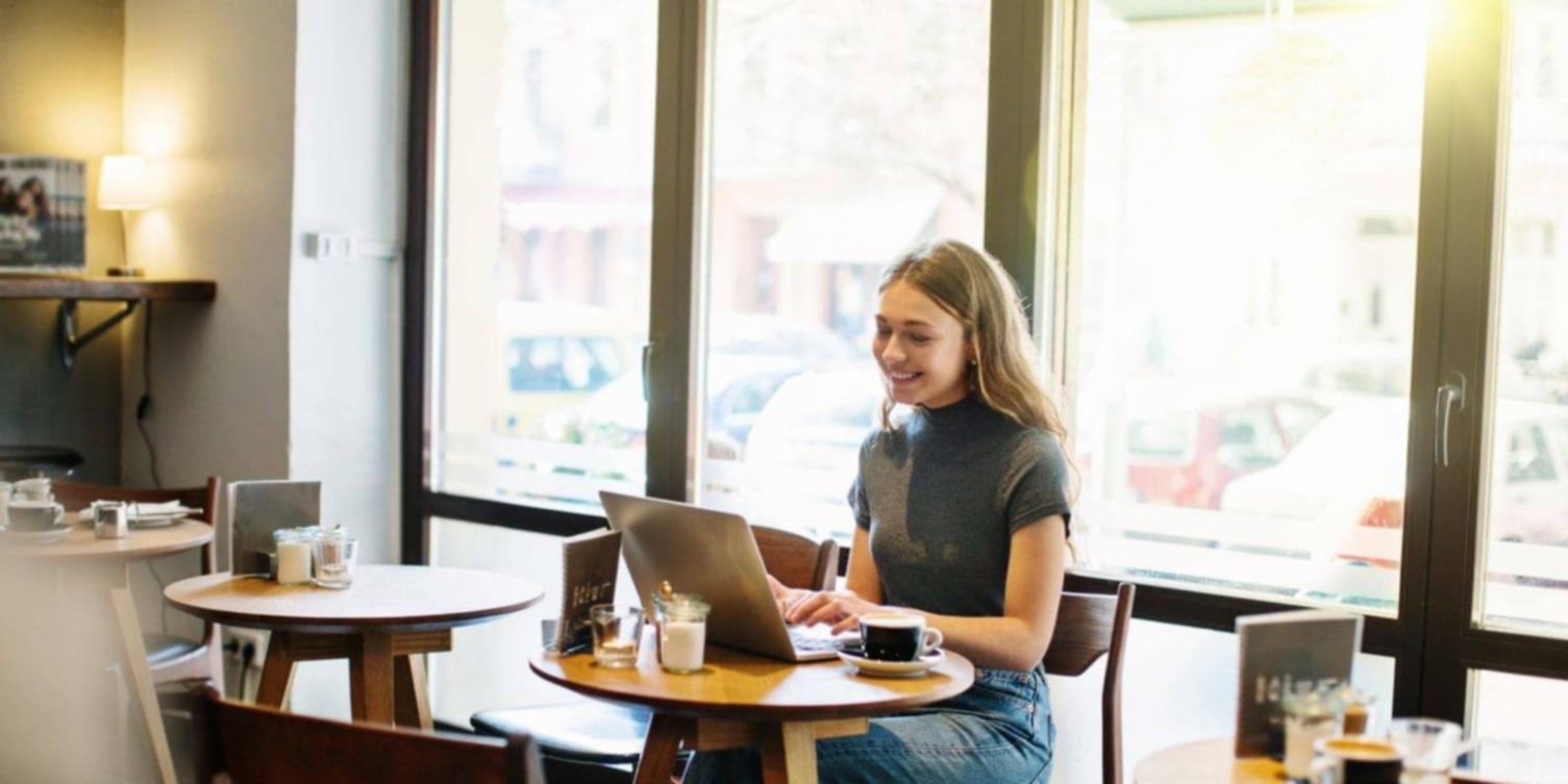 Entorno de trabajo colaborativo durante sesión de revisión de metodologías