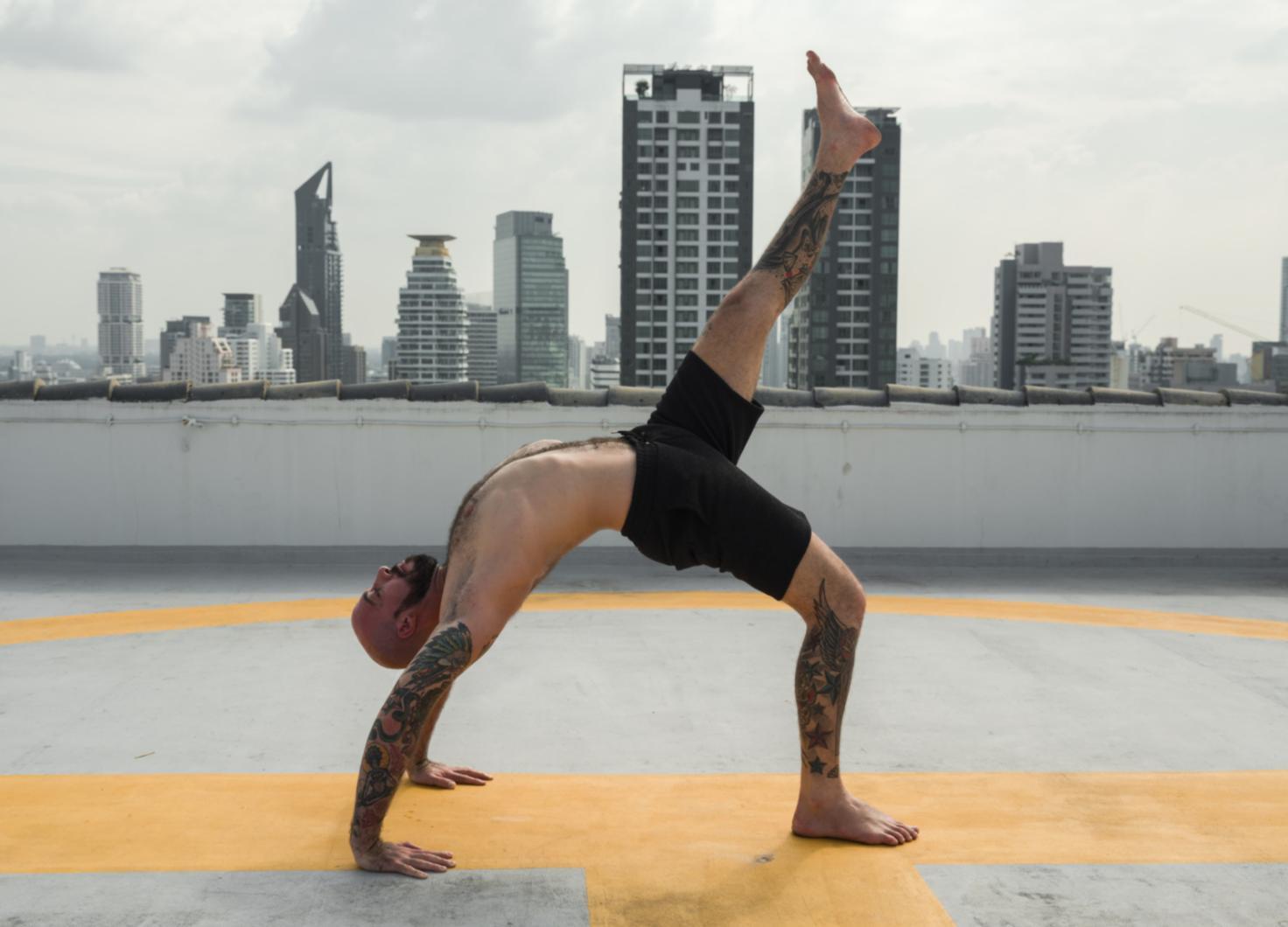 Material educativo organizado para seminario sobre adaptación de enseñanza de yoga