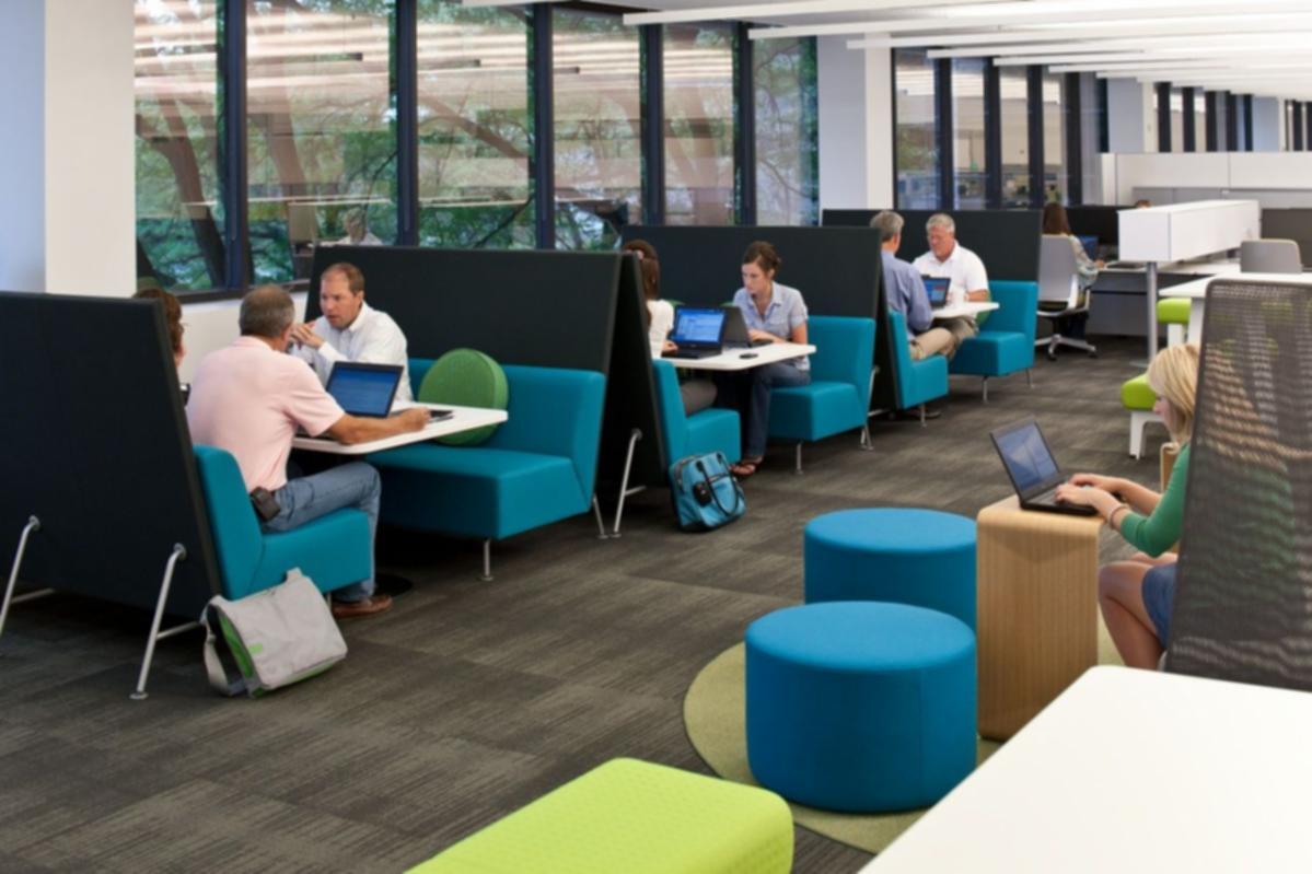 Pantalla mostrando herramientas de análisis y recursos educativos para instructores